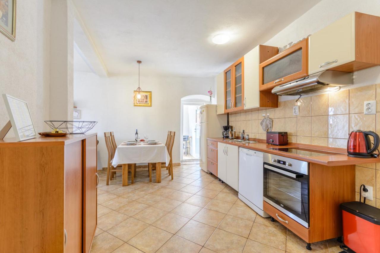 Apartman Mare Milna  Buitenkant foto