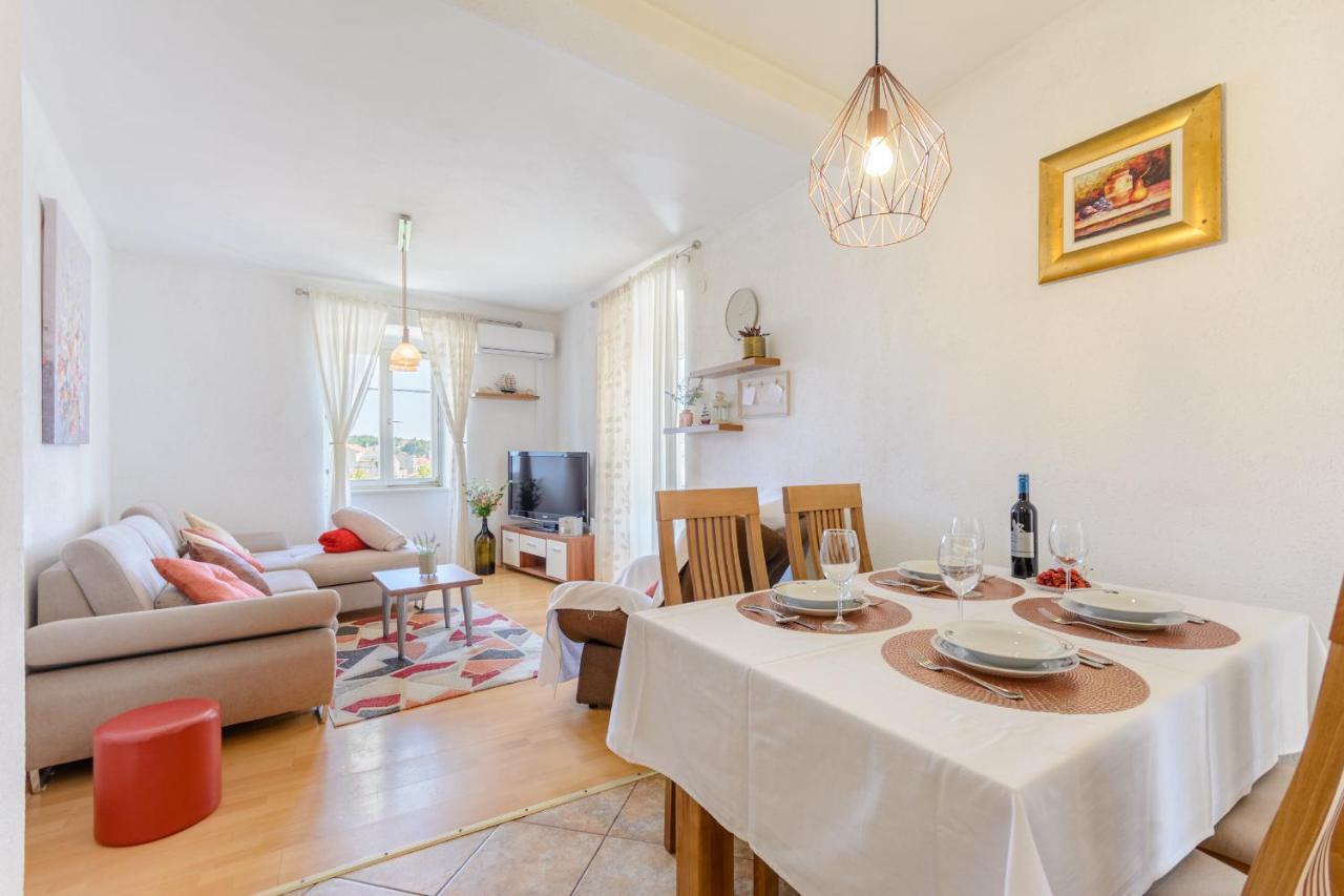 Apartman Mare Milna  Buitenkant foto