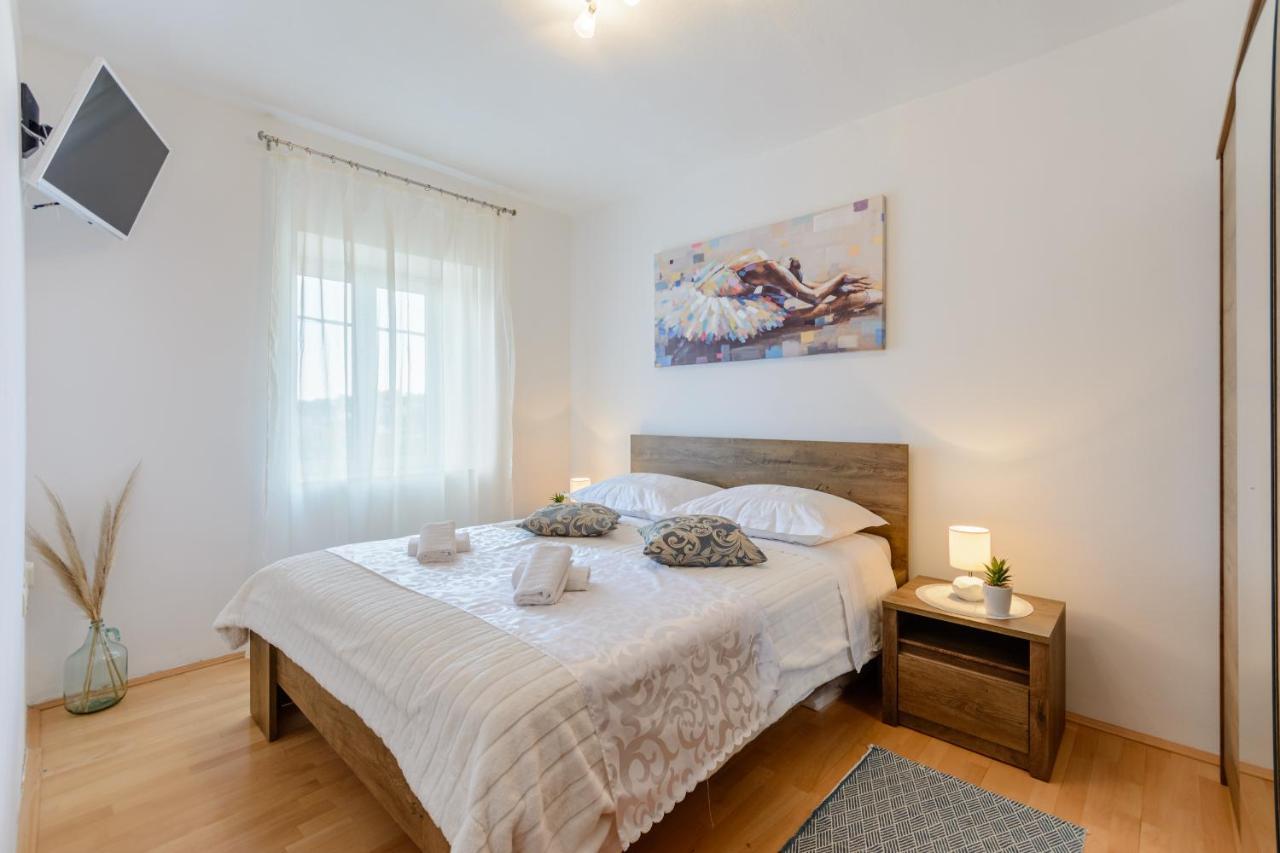Apartman Mare Milna  Buitenkant foto