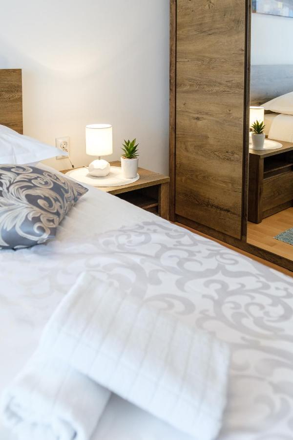 Apartman Mare Milna  Buitenkant foto