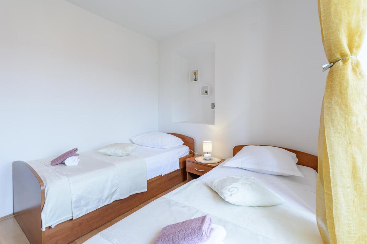 Apartman Mare Milna  Buitenkant foto