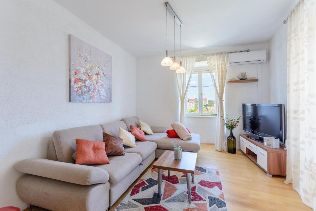 Apartman Mare Milna  Buitenkant foto